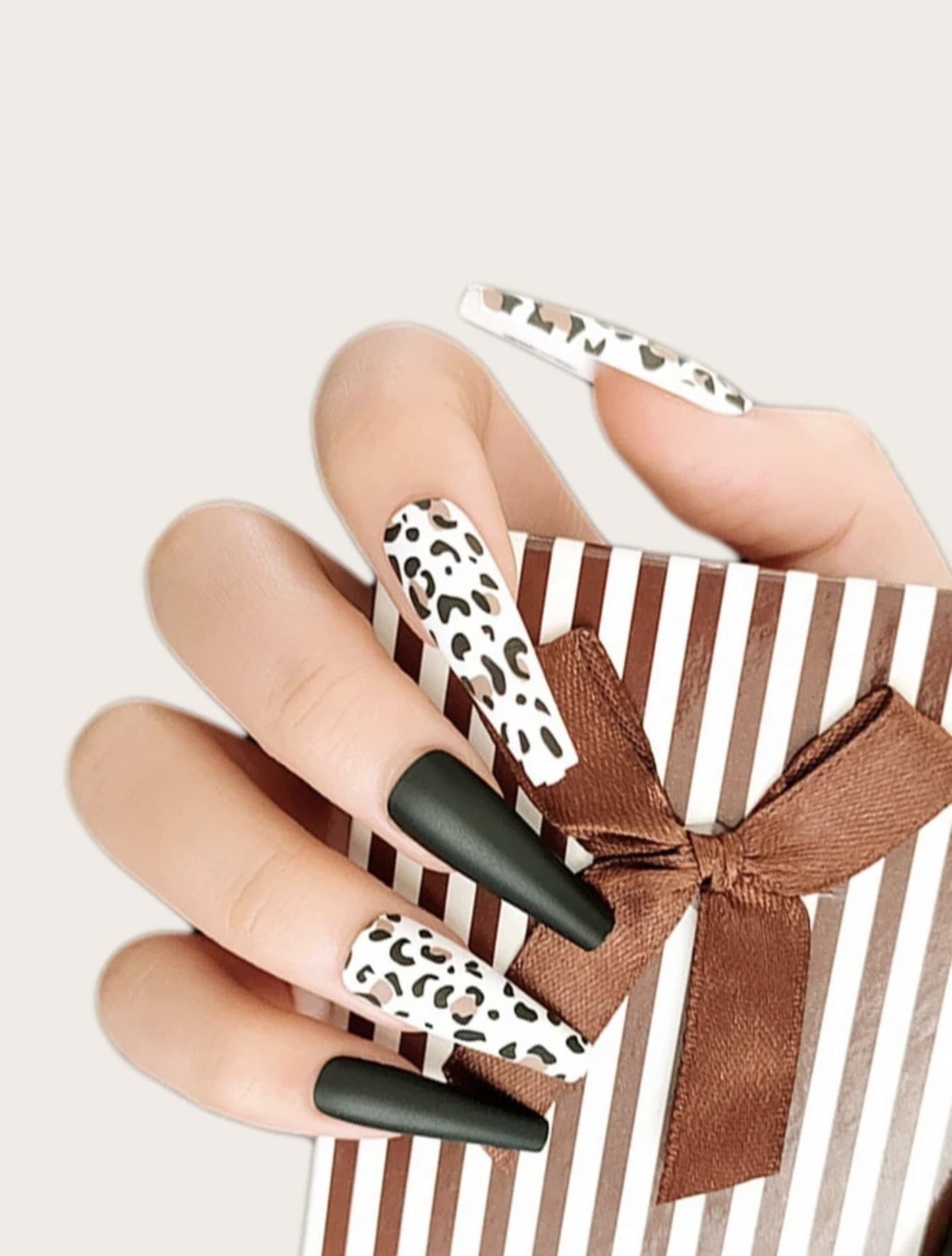 Black & White Leopard handmade Fake nails/Press On