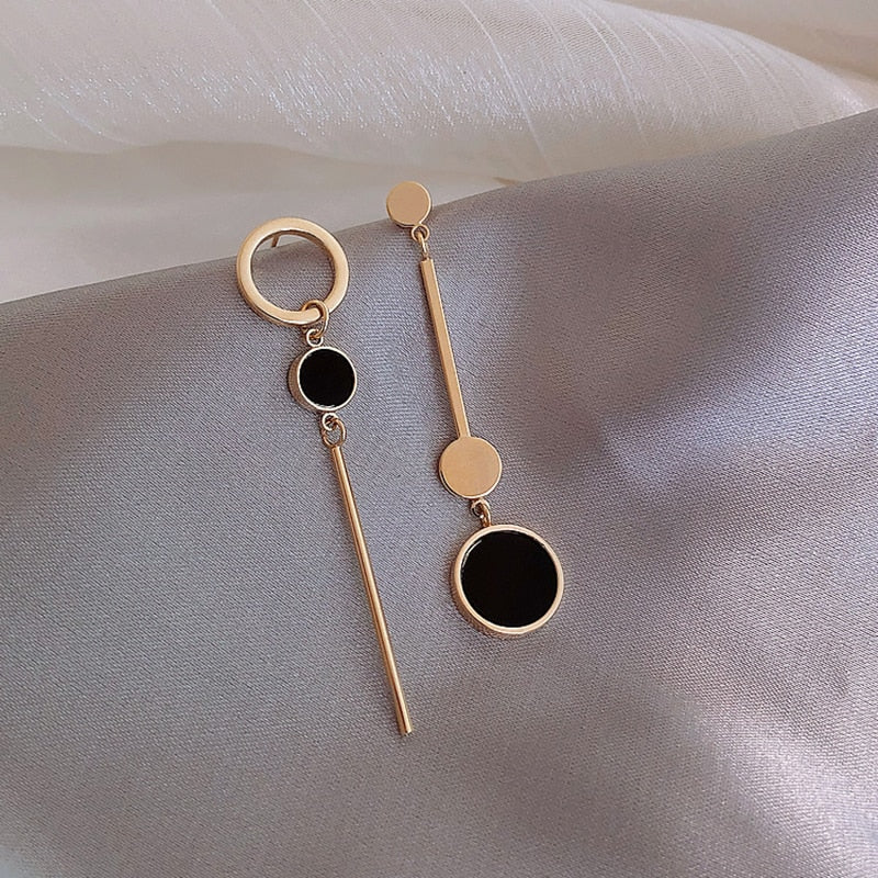 Asymmetric Korean Style Popular Design Long Earrings Hollow Circle Metal Ball boucles d'oreilles pendantes