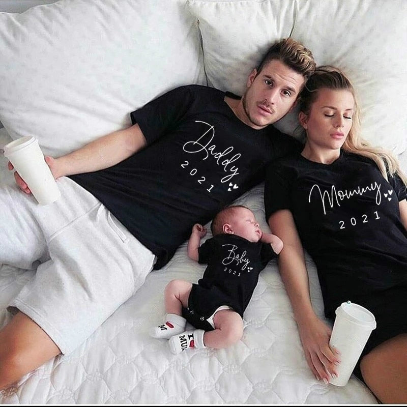 Funny New Daddy Mommy Baby 2021 Family Look Black Casual Family Tshirt Mother Father Baby Matching Family Outfits