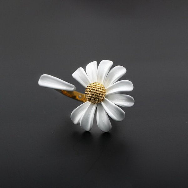 Korean Style Cute Small Daisy Flower Stud Earrings For Women Girls Sweet Statement Asymmetrical Earring Party Jewelry Gifts